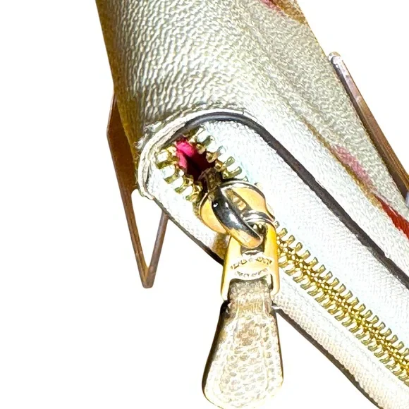 Coach Limiteded Edition continental zip around wallet With Pop Floral Print - Picture 4 of 16